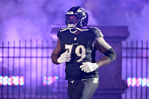 6 2025 NFL Free Agents That Deserve an In-Season Contract Extension