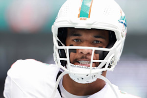 Photo: Tua Tagovailoa Debuts New Hair Color Ahead of Dolphins' Week 9 Game vs. Bills