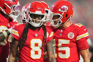 DeAndre Hopkins Shares Cryptic Tom Brady, Randy Moss Photo After Chiefs Move to 8-0