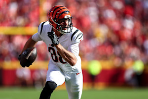 7 2025 NFL Free Agents Who Can Raise Their Stock in 2nd Half of Season