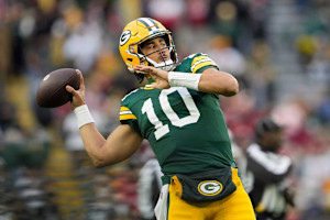 NFL Exec: Packers' Jordan Love's 'Short-Circuit' Moments Compares to Early Josh Allen