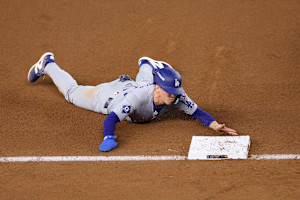 Tommy Edman, Dodgers Agree to 5-Year $74M Contract Extension After World Series Win