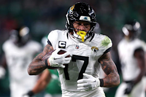 Evan Engram Calls Out Azeez Al-Shaair for 'Dirty Hit' That Injured Trevor Lawrence