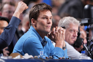 Tom Brady Responds to Eli Manning's Fishing Photos, Jokes About Tyree's Helmet Catch