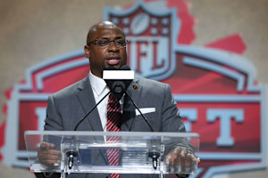 Troy Vincent: NFL Wants Rule Change to Ban Low Blocks; Onside Kicks to Be Examined