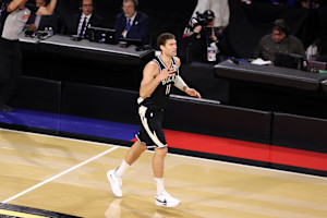NBA Trade Rumors: Center Additions Eyed by Lakers, Clippers, Bucks, Pelicans