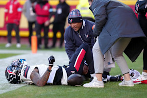 Texans' Tank Dell Suffered Torn ACL, Will Have Season-Ending Surgery on Knee Injury