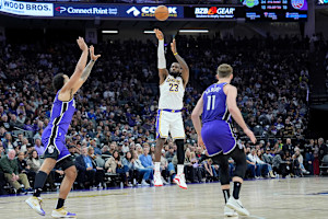 LeBron James Celebrated by Fans for Having 2nd Most Lakers 3-Pointers, Trails Kobe