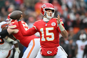 Patrick Mahomes, Joe Burrow, More NFL Players' Holiday Gifts to Teammates Revealed