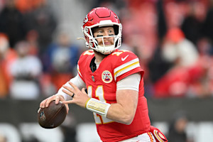 Report: Patrick Mahomes Won't Play for Chiefs vs. Broncos; Carson Wentz Will Start