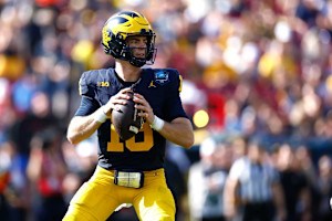 Michigan QB Davis Warren Suffered Torn ACL Injury in ReliaQuest Bowl Win vs. Alabama