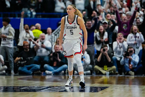 UConn's Geno Auriemma: Paige Bueckers Will 'Be Fine' After Knee Injury vs. Villanova