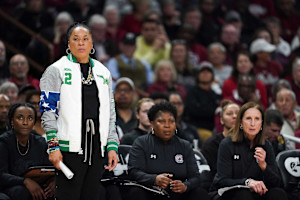 Dawn Staley Becomes Highest-Paid WCBB HC After South Carolina Contract Extension