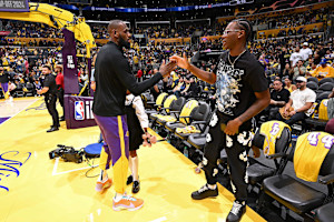 LeBron James Praises Son Bryce's Performance in Hoophall Classic: 'So Proud of You'