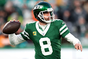 Aaron Rodgers' Future with Jets Debated by NFL Fans After Aaron Glenn Hired as HC