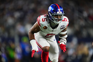 Giants' Kayvon Thibodeaux Calls Out Dez Bryant After Saquon Barkley Post