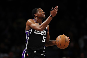 De'Aaron Fox Trade Rumors: Spurs Are 'Preferred Landing Spot' amid Nets Links