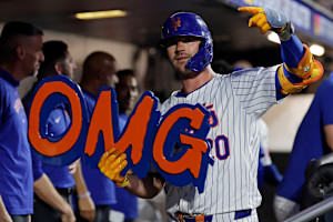 Winners and Losers of Pete Alonso Re-Signing with Mets on $54M Free-Agent Contract