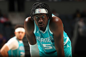 Mark Williams Trade to Lakers 'Stunned' NBA Exec; Center Has 'A lot of Upside'