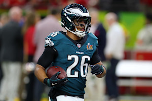 Eagles' Saquon Barkley Breaks Terrell Davis' NFL Record for Rushing Yards in 1 Season