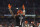 Ja'Marr Chase, de los Bengals de Cincinnati, festeja un touchdown logrado por su compañero Tyler Boyd en el partido de comodines de la Conferencia Americana ante los Raiders de Las Vegas, el sábado 15 de enero de 2022 (AP Foto/Jeff Dean)