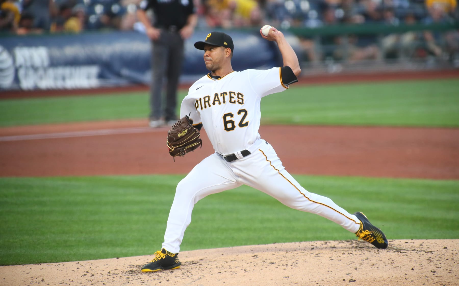 PITTSBURGH, PA - JULY 23: Jose Quintana #62 of the Pittsburgh Pirates delivers a pitch during the third inning against the Miami Marlins on July 23, 2022 at PNC Park in Pittsburgh, PA. (Photo by Michael Longo/Icon Sportswire via Getty Images)