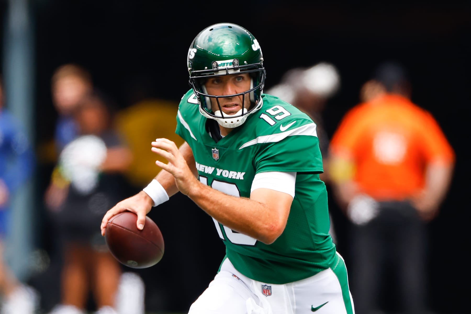 EAST RUTHERFORD, NJ - AUGUST 28: New York Jets quarterback Joe Flacco (19) passes during the first quarter of the National Football League game between the New York Jets and the New York Giants on August 28, 2022 at MetLife Stadium in East Rutherford, New Jersey. (Photo by Rich Graessle/Icon Sportswire via Getty Images)