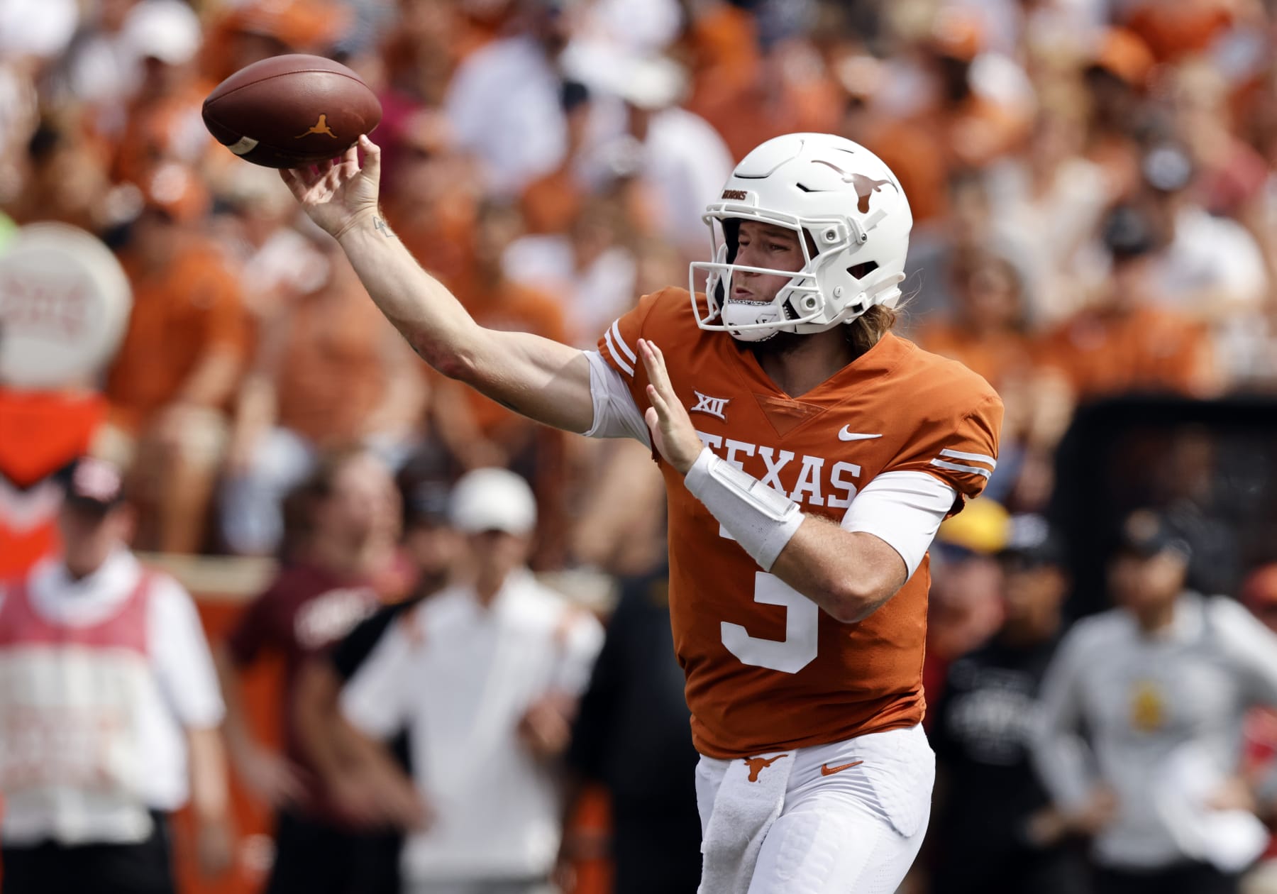 AUSTIN, TX - OCTOBER 15: Texas Longhorns quarterback Quinn Ewers (3) throws the ball during the game against the Iowa State Cyclones on October 15, 2022 at Darrell K Royal - Texas Memorial Stadium in Austin, TX. (Photo by Adam Davis/Icon Sportswire via Getty Images)