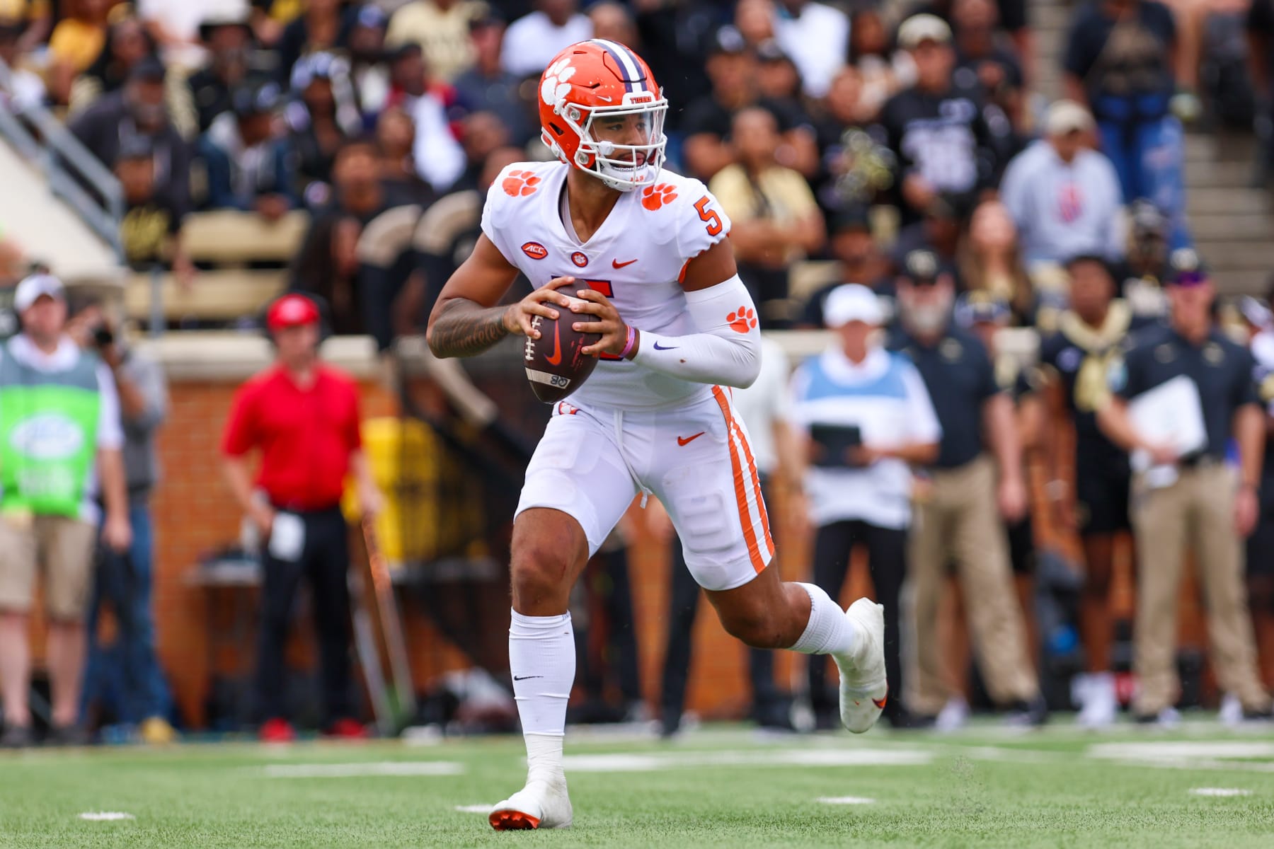 WINSTON-SALEM, NC - SEPTEMBER 24: DJ Uiagalelei (5) of the Clemson Tigers aims to throw the ball during a football game between the Wake Forest Demon Deacons and the Clemson Tigers at Truist Field on September 24, 2022 in Winston-Salem , NC . (Photo by David Jensen/Icon Sportswire via Getty Images)