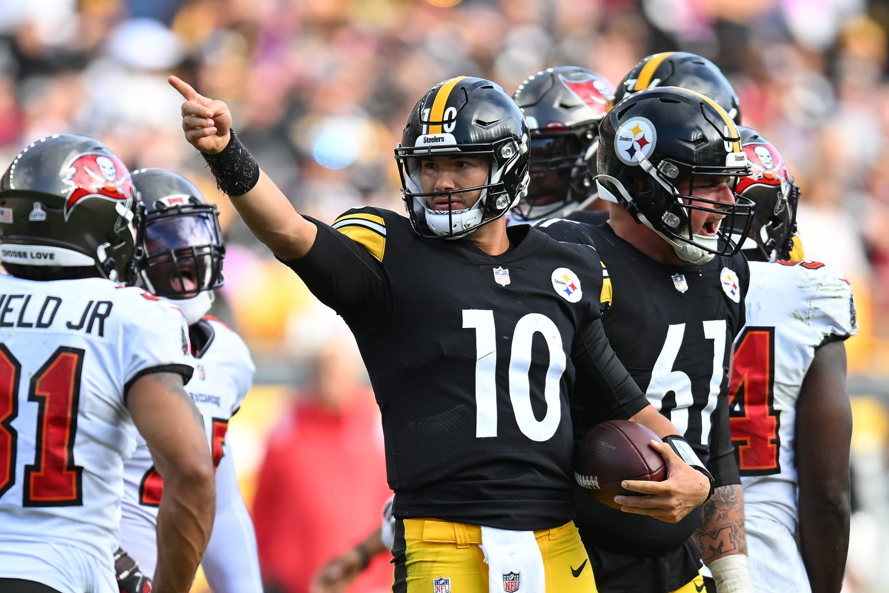 PITTSBURGH, PENNSYLVANIA - OCTOBER 16: Mitch Trubisky #10 of the Pittsburgh Steelers reacts after running the ball for a first down during the fourth quarter against the Tampa Bay Buccaneers at Acrisure Stadium on October 16, 2022 in Pittsburgh, Pennsylvania. (Photo by Joe Sargent/Getty Images)