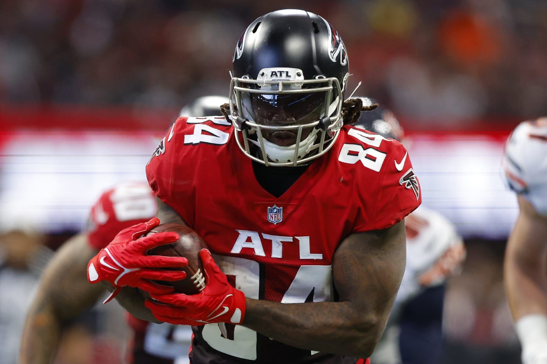 ATLANTA, GA - NOVEMBER 20: Cordarrelle Patterson #84 of the Atlanta Falcons rushes during the second half against the Chicago Bears at Mercedes-Benz Stadium on November 20, 2022 in Atlanta, Georgia. (Photo by Todd Kirkland/Getty Images)