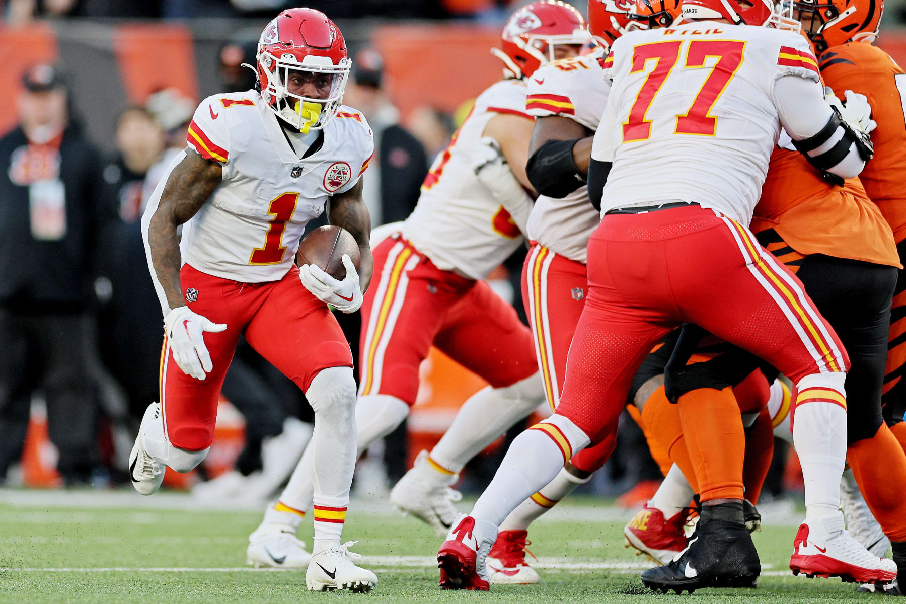 CINCINNATI, OHIO - DECEMBER 04: Jerick McKinnon #1 of the Kansas City Chiefs carries the ball against the Cincinnati Bengals during the first half at Paycor Stadium on December 04, 2022 in Cincinnati, Ohio. (Photo by Andy Lyons/Getty Images)