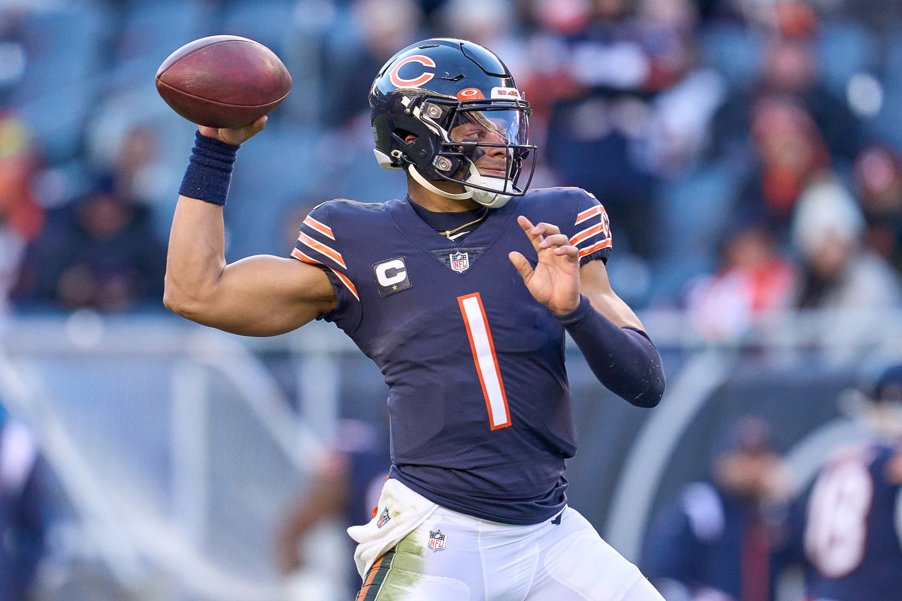 CHICAGO, IL - DECEMBER 04: Chicago Bears quarterback Justin Fields (1) throws the football in action during a game between the Green Bay Packers and the Chicago Bears on December 04, 2022, at Soldier Field in Chicago, IL. (Photo by Robin Alam/Icon Sportswire via Getty Images)
