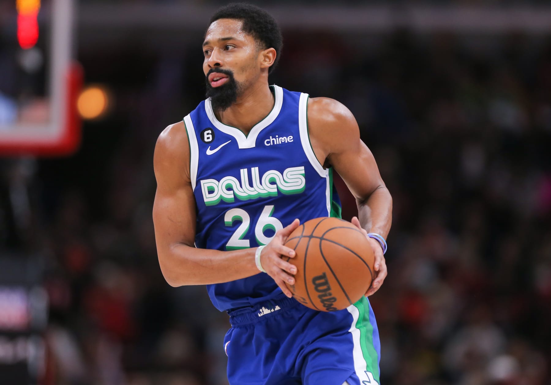 CHICAGO, IL - DECEMBER 10: Dallas Mavericks Guard Spencer Dinwiddie (26) in action during a NBA game between the Dallas Mavericks and the Chicago Bulls on December 10, 2022 at the United Center in Chicago, IL. (Photo by Melissa Tamez/Icon Sportswire via Getty Images)