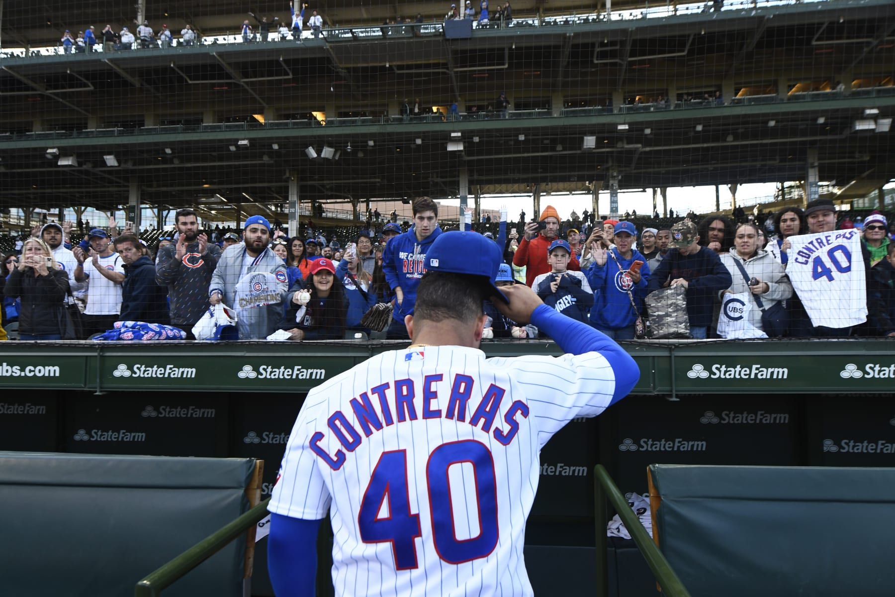 Chicago Cubs' Willson Contreras tips his hat to the fans after a baseball game against the Cincinnati Reds, Sunday, Oct. 2, 2022, in Chicago. Chicago won 8-1. (AP Photo/Paul Beaty)