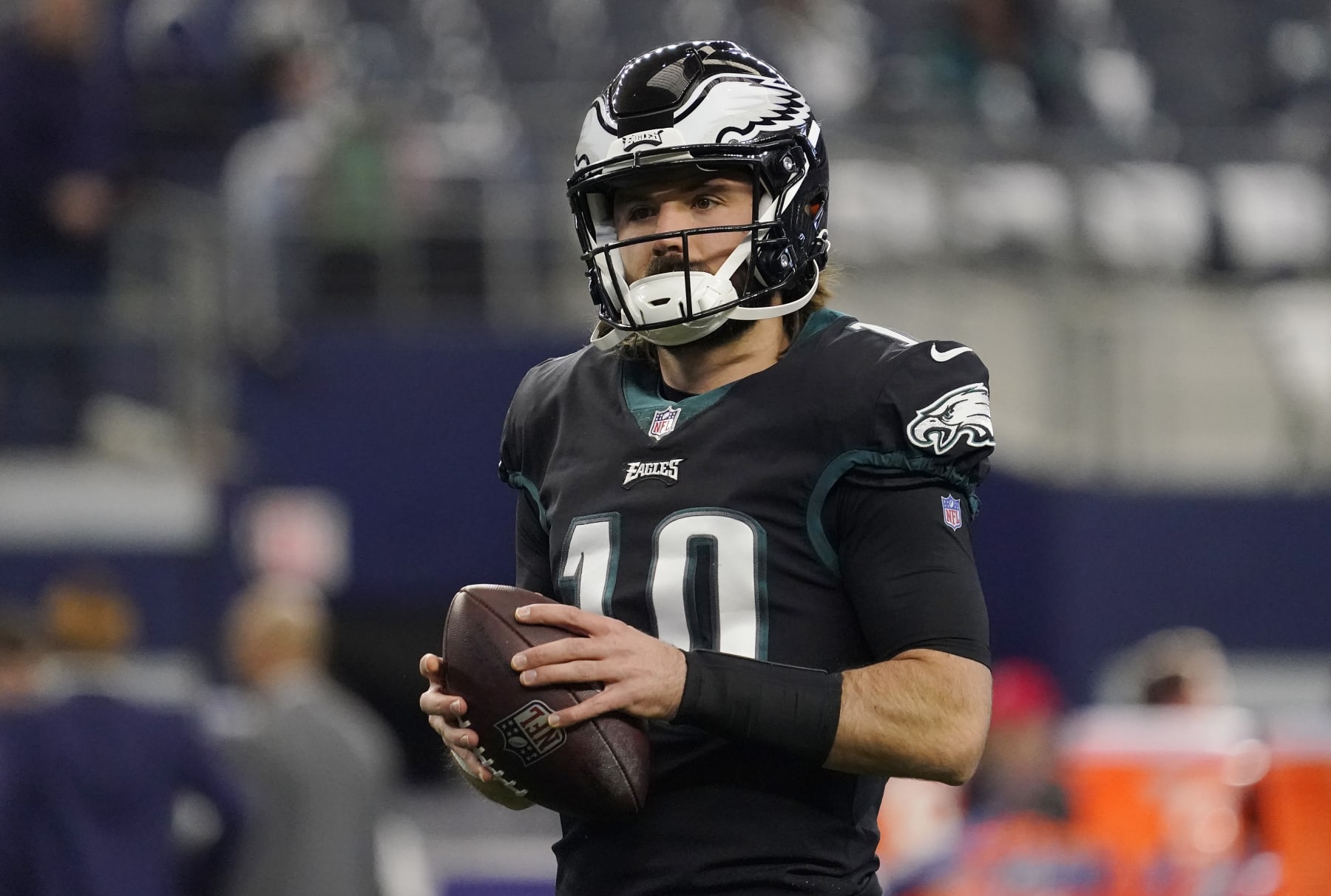 ARLINGTON, TEXAS - DECEMBER 24: Gardner Minshew #10 of the Philadelphia Eagles warms up prior to the game against the Dallas Cowboys at AT&T Stadium on December 24, 2022 in Arlington, Texas. (Photo by Sam Hodde/Getty Images)