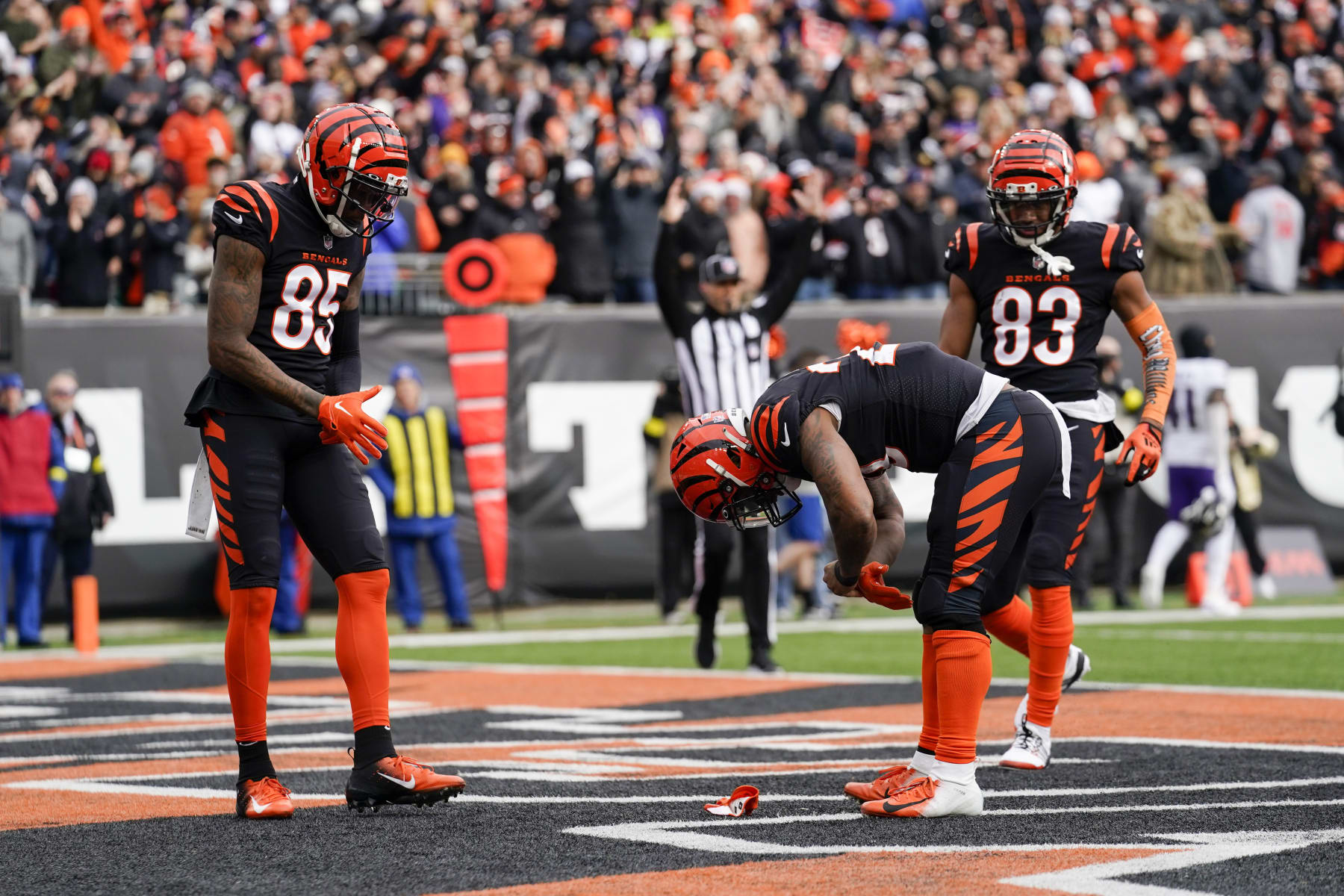 Cincinnati Bengals running back Joe Mixon (28) reaches for a coin in his glove after scoring a touchdown during an NFL football game against the Baltimore Ravens, Sunday, Jan. 8, 2023, in Cincinnati. (AP Photo/Jeff Dean)