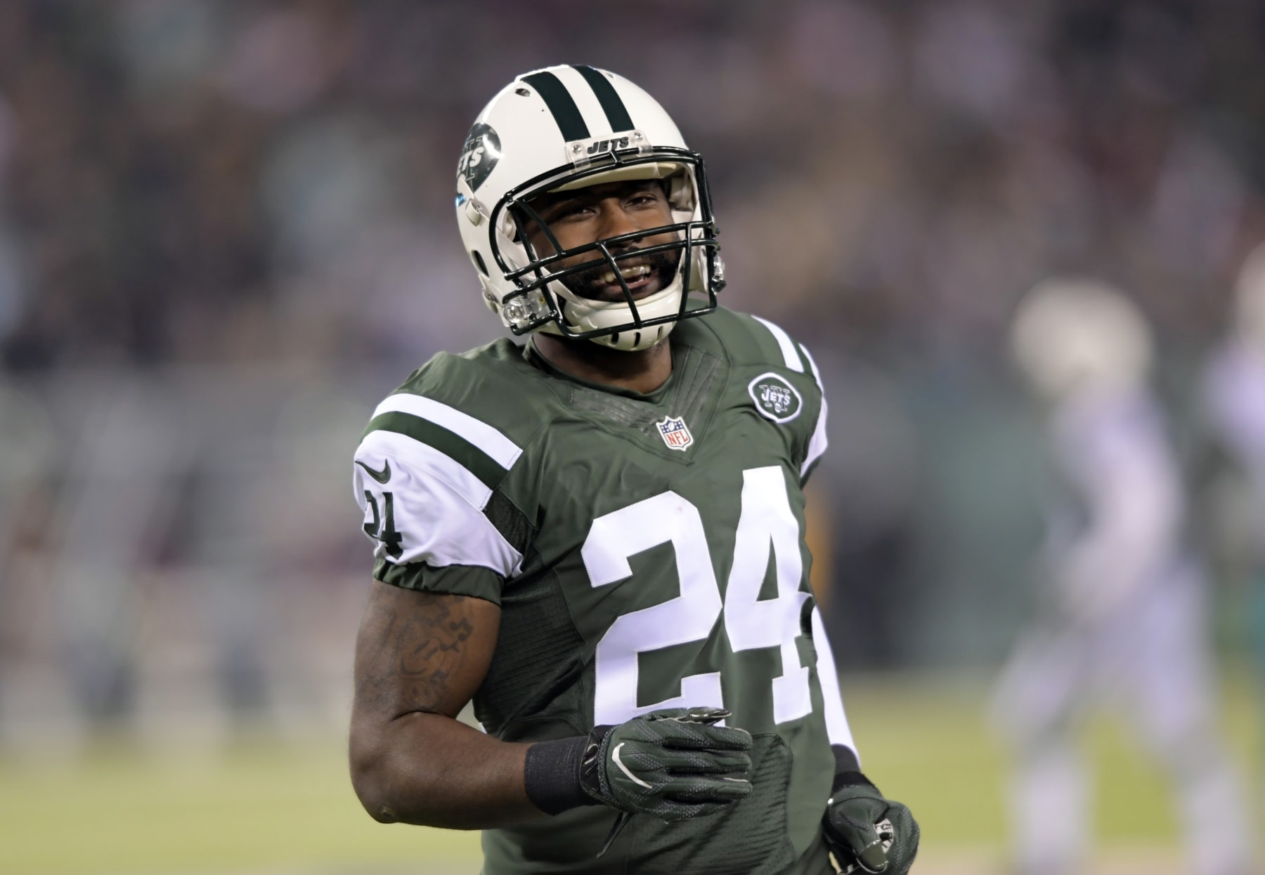 Football EAST RUTHERFORD, NJ - DECEMBER 17: New York Jets Cornerback Darrelle Revis (24) reacts on the play
during the NY Jets vs Miami Dolphins NFL football game on Saturday, December 17, 2016 at Met-Life Stadium in East Rutherford, NJ. (Photo by Alan Schaefer/Icon Sportswire via Getty Images)