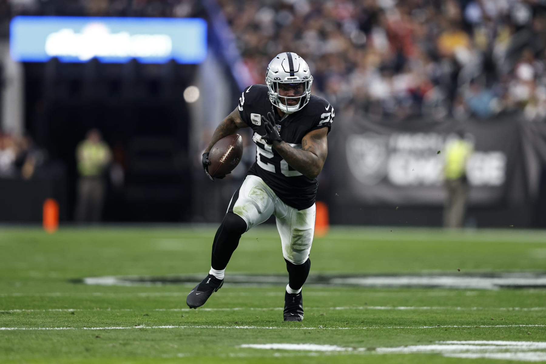 LAS VEGAS, NEVADA - DECEMBER 18: Josh Jacobs #28 of the Las Vegas Raiders runs with the ball for the length of an NFL football sport between the Las Vegas Raiders and the Unusual England Patriots at Allegiant Stadium on December 18, 2022 in Las Vegas, Nevada. (Portray by Michael Owens/Getty Photos)