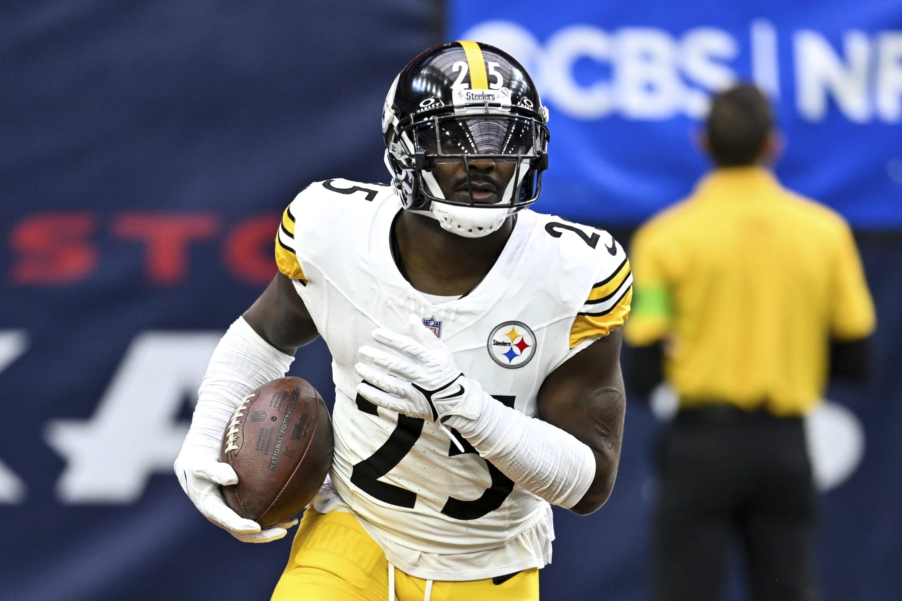 Pittsburgh Steelers cornerback Desmond King II (25) warms up prior to an NFL football game against the Houston Texans, Sunday, Oct. 1, 2023 in Houston, TX. (AP Photo/Maria Lysaker)