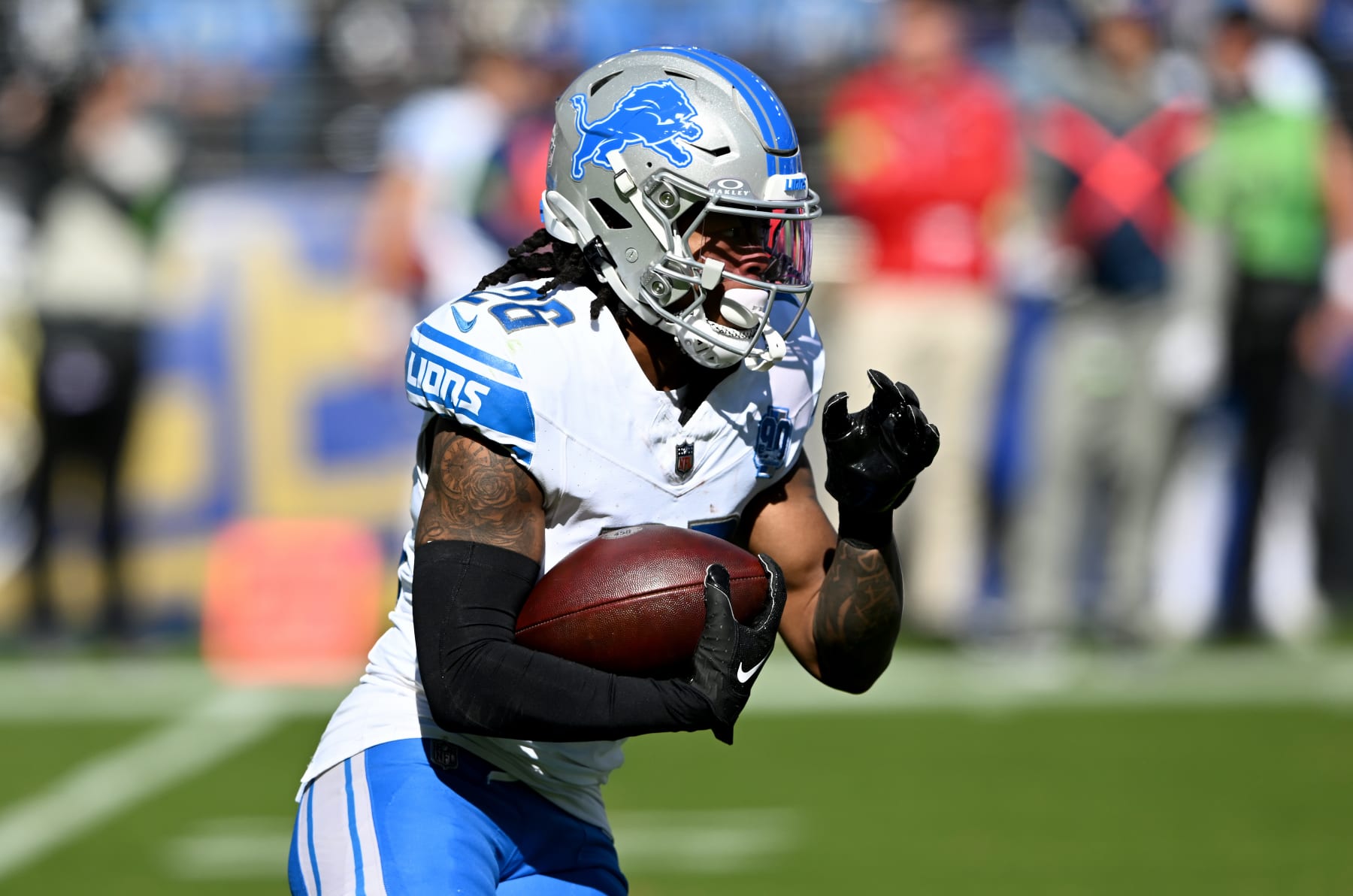 BALTIMORE, MARYLAND - OCTOBER 22: Jahmyr Gibbs #26 of the Detroit Lions rushes the ball against the Baltimore Ravens at M&T Bank Stadium on October 22, 2023 in Baltimore, Maryland. (Photo by G Fiume/Getty Images)