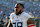 ORCHARD PARK, NEW YORK - 20 OKTOBER: Jeffery Simmons #98 dari Tennessee Titans keluar lapangan setelah pertandingan melawan Buffalo Bills di Highmark Stadium pada 20 Oktober 2024 di Orchard Park, New York. (Foto oleh Bryan Bennett/Getty Images)