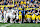 ANN ARBOR, MI - 26 OKTOBER: Michigan Wolverines dan Michigan State Spartans berkumpul dalam pertarungan di akhir pertandingan selama pertandingan Michigan Wolverines versus Michigan State Spartans pada hari Sabtu 26 Oktober 2024 di Michigan Stadium di Ann Arbor, MI . (Foto oleh Steven King/Icon Sportswire melalui Getty Images)