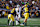 ANN ARBOR, MICHIGAN - 02 NOVEMBER: Dillon Gabriel #8 dari Oregon Ducks melempar bola melewati Jimmy Rolder #30 dari Michigan Wolverines untuk melakukan touchdown pada kuarter pertama di Michigan Stadium pada 02 November 2024 di Ann Arbor, Michigan. (Foto oleh Gregory Shamus/Getty Images)