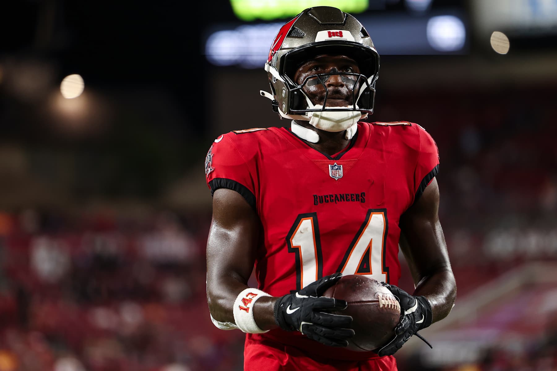 Football Football TAMPA, FLORIDA - OCTOBER 21: Chris Godwin #14 of the Tampa Bay Buccaneers warms up prior to an NFL football game against the Baltimore Ravens at Raymond James Stadium on October 21, 2024 in Tampa, Florida. (Photo by Perry Knotts/Getty Images)