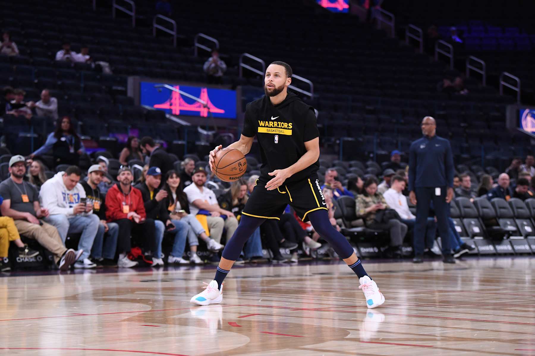 SAN FRANCISCO, CA - JANUARY 23: Stephen Curry #30 of the Golden State Warriors warms up before the game on January 23, 2025 at Chase Center in San Francisco, California. NOTE TO USER: User expressly acknowledges and agrees that, by downloading and or using this photograph, user is consenting to the terms and conditions of Getty Images License Agreement. Mandatory Copyright Notice: Copyright 2025 NBAE (Photo by Noah Graham/NBAE via Getty Images)