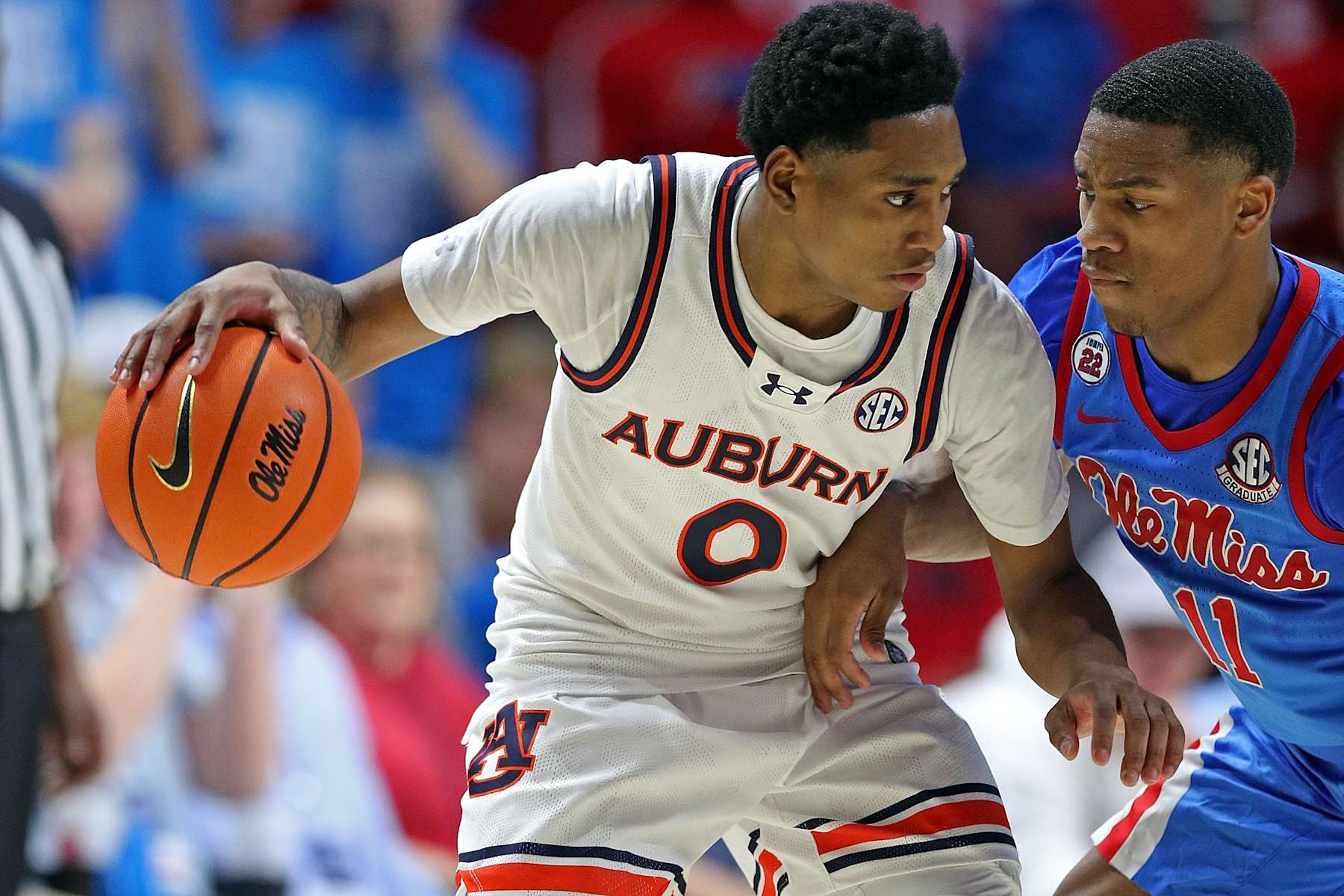 basketball OXFORD, MISSISSIPPI - FEBRUARY 01: Tahaad Pettiford #0 of the Auburn Tigers handles the ball against Matthew Murrell #11 of the Mississippi Rebels during the second half at The Pavilion at Ole Miss on February 01, 2025 in Oxford, Mississippi. (Photo by Justin Ford/Getty Images)