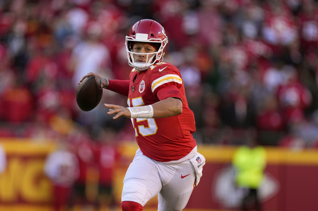 Chiefs roll to record-setting 48-9 victory over Raiders