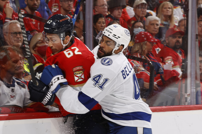 Point scores in 3rd as Lightning beat Panthers 4-1