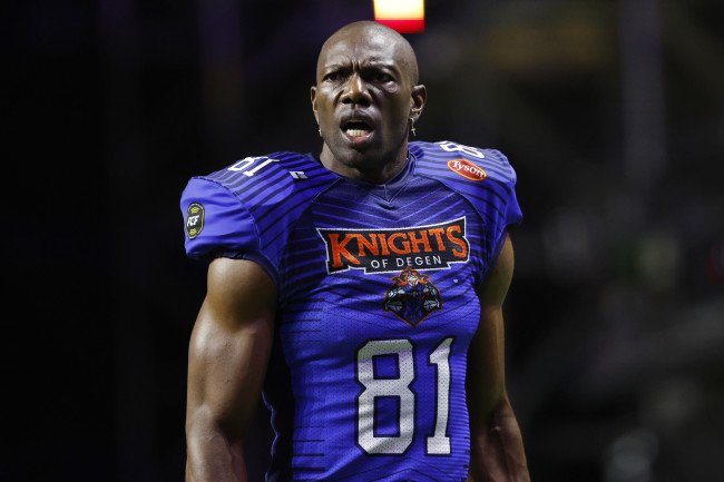 Terrell Owens works out for CFL team the day after his one-man